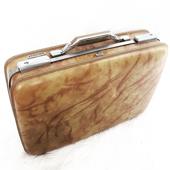 American Tourister Handbags - VINTAGE AMERICAN TOURISTER HARD SUITCASE